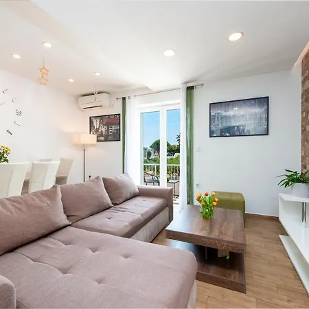 Apartment Charming Ines *
