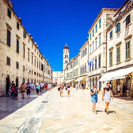 Charming Ines Ragusa